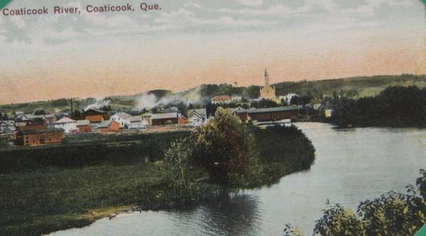 Panoramic view of the Coaticook River.
 We see at the bottom of Church St. Edmond