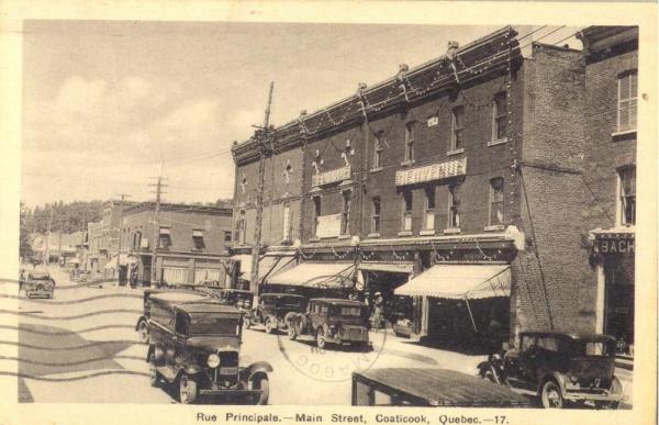 Carte postale illustrant la rue Main Est en1941 